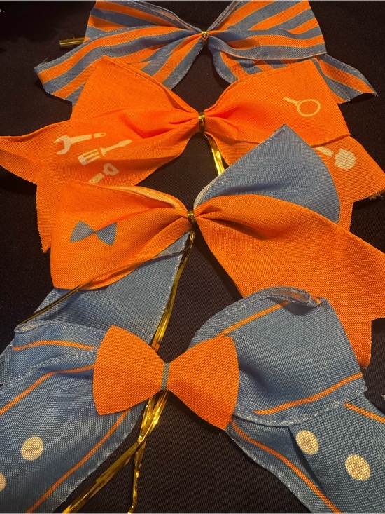None Other - Bows ~ Wreaths Orange & Blue Sporting Events Cheerleaders Knicks NY Fans 24 Lot
